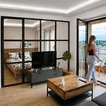 Vacatella - Les Pins Ensoleilles, Contemporain Avec Balcon Et Apercu Apartman *