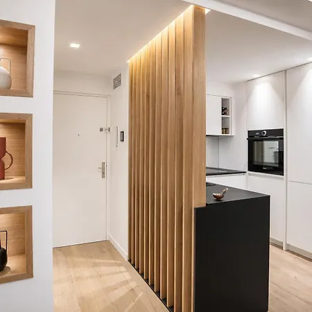 Vacatella - Les Pins Ensoleilles, Contemporain Avec Balcon Et Apercu