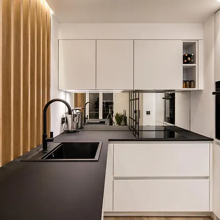 Vacatella - Les Pins Ensoleilles, Contemporain Avec Balcon Et Apercu