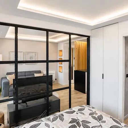 Vacatella - Les Pins Ensoleilles, Contemporain Avec Balcon Et Apercu